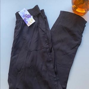 NWT eesome Black Demi Dressy Joggers - Small